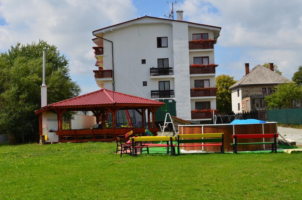 Penzion Rogalo Szvit Kültér fotó